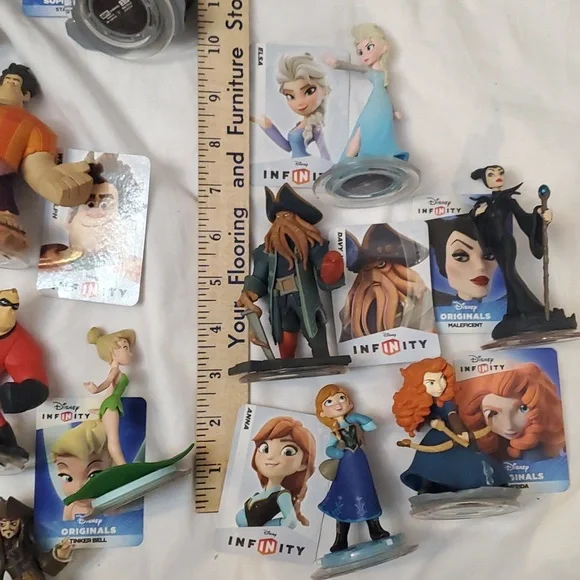 : Huge Mixed lot of over 16 DISNEY INFINITY charactersfigures 2.0